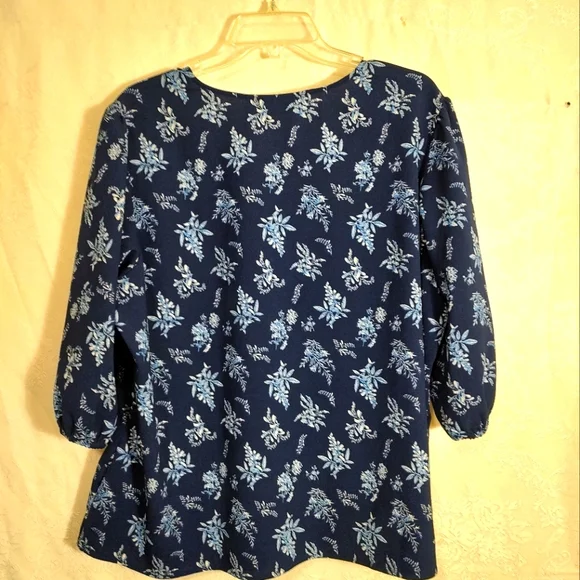 D & Co blue with botanical design top women's 1X #296 - Picture 3 of 3